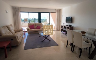 Amplio y luminoso apartamento con garaje cerrado a la venta en la Sierra de Altea.